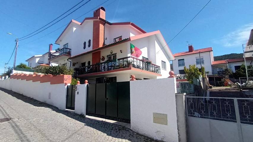 Ferienwohnung für 2 Personen, mit Balkon und Terrasse sowie Garten und Pool
