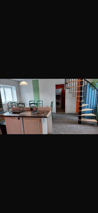 Three-Bedroom House in Moutiers-en-Puisaye, Région d'Auxerre