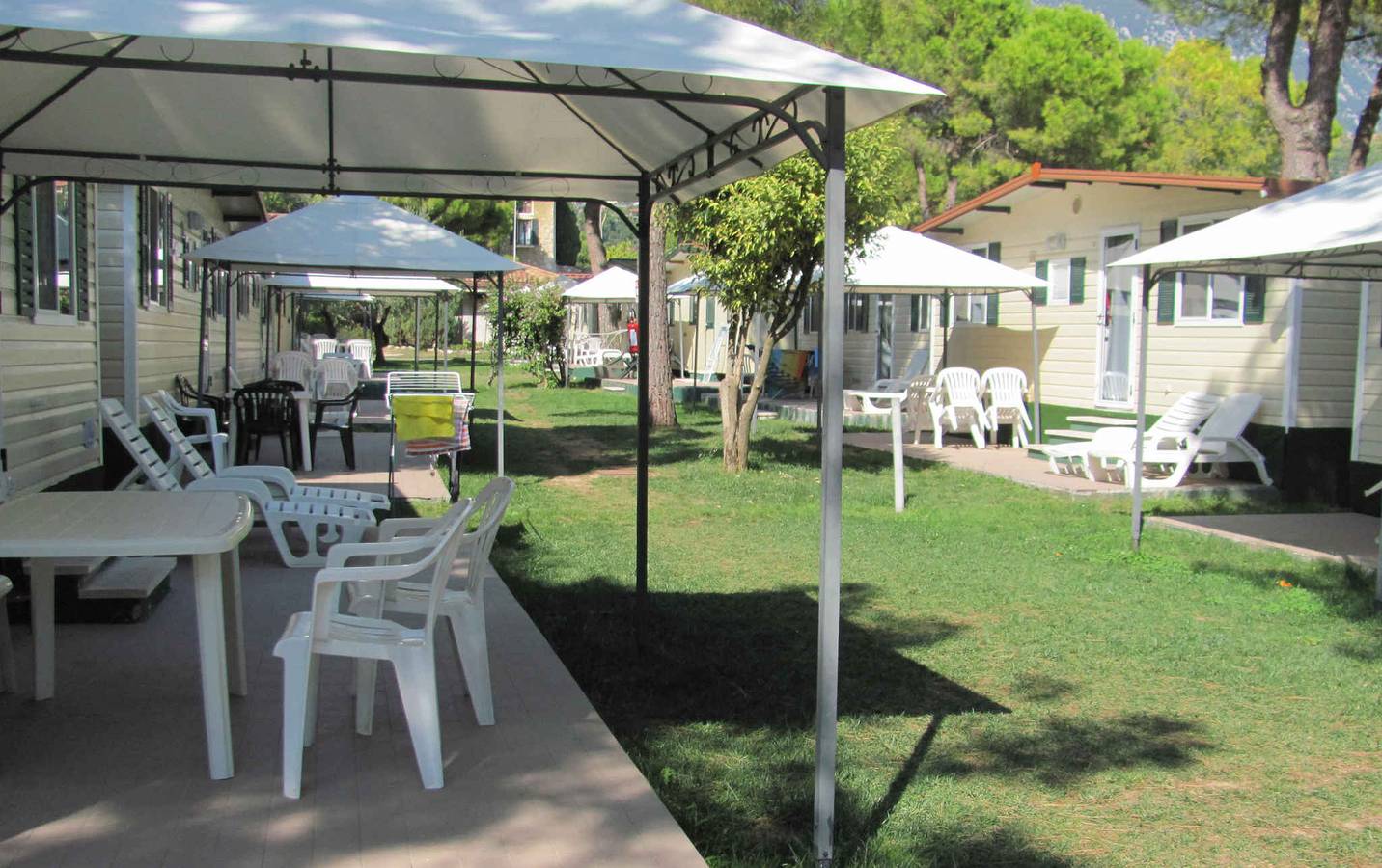 Mobil-home avec climatisation, terrasse et piscine in Maderno, Toscolano-Maderno