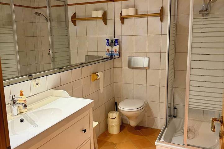 Ganze Wohnung, \"Himmelsnest\" auf Hof Wiesentau - Leben im Reetdachhaus, 65 m², 4-5 Personen in Bösdorf, Südliche Ostseeküste