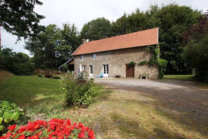 Charming Gite w/ Parking & Garden 1.5km from Le Grand-Celland in Le Grand-Celland, Avranches region