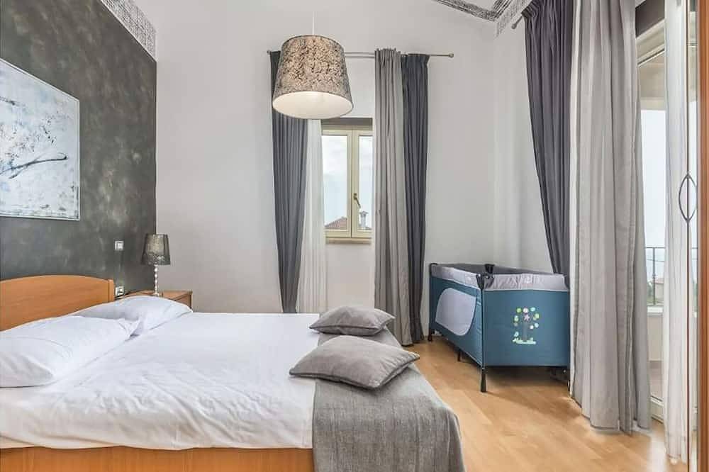 Quiet and beautiful house with amazing sea view and outside kitchen by the pool in Raša, Ostküste Istrien