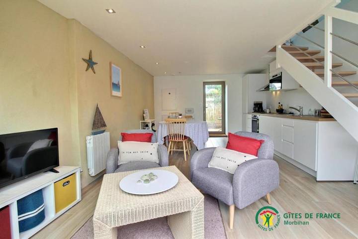 Location de vacances pour 2 personnes, avec jardin ainsi que vue et terrasse dans Plage de Locmiquel - 4