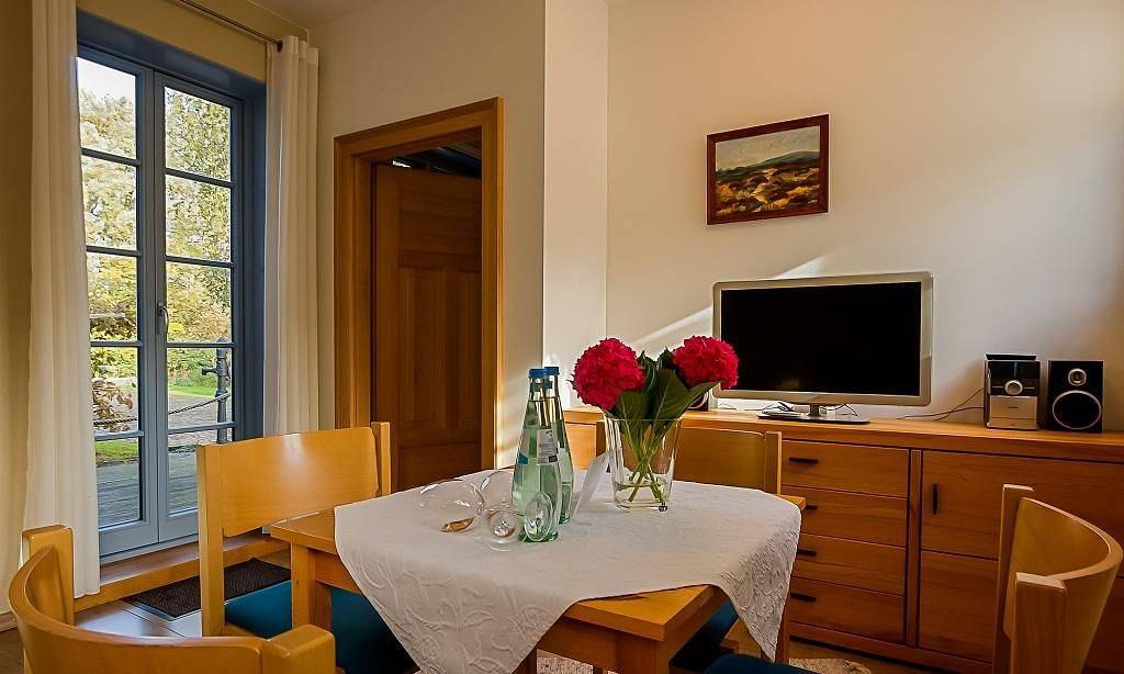 Ganze Wohnung, Ferienwohnung "Haus zu den Büschen 02" in Wustrow, Fischland