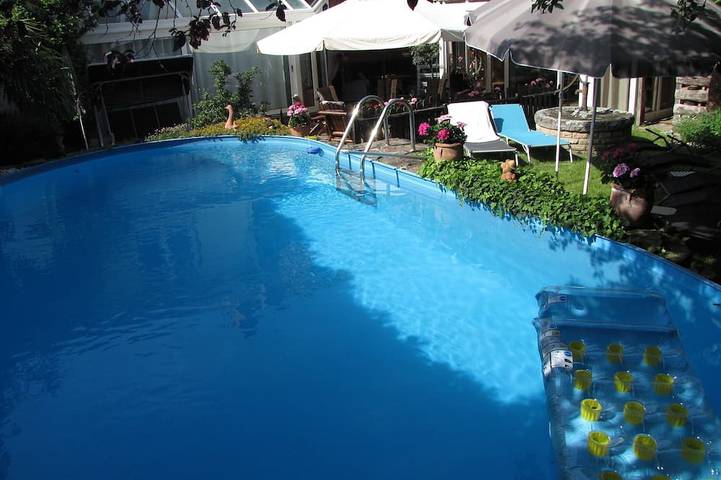 Ferienwohnung für 9 Personen, mit Garten und Pool in Neustadt an der Weinstraße