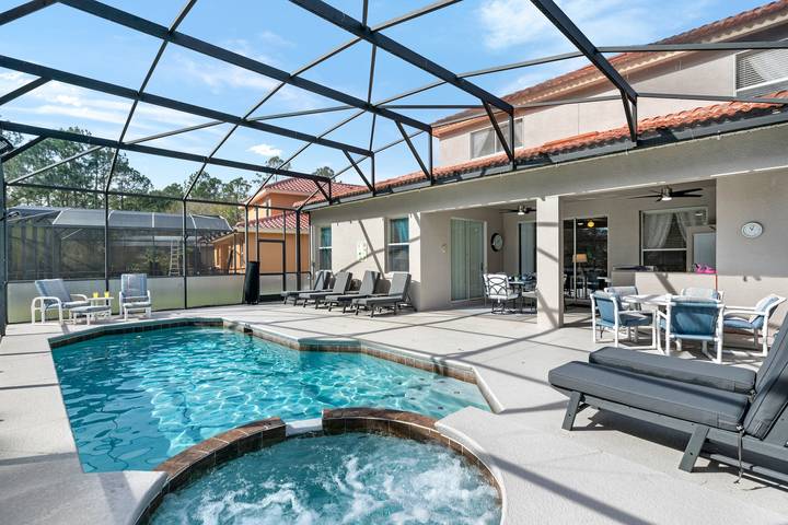 Gorgeous Davenport 5 Bed Villa with Pool Hot Tub in Central Florida