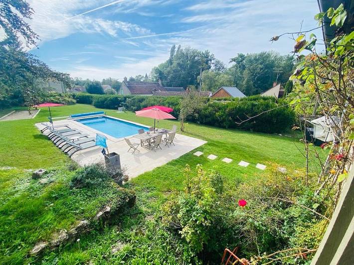 Location de vacances pour 15 personnes, avec vue et piscine ainsi que jardin et sauna à Yèvre-la-Ville - 3