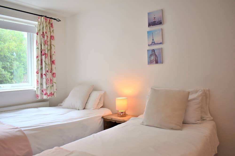 Entire apartment, Chichester City Centre Apartment, Sleeps 4, family friendly. in Chichester, West Sussex