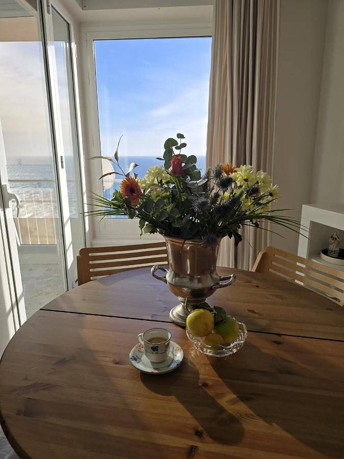 Gîte pour 4 personnes, avec vue et balcon dans Ospedaletti