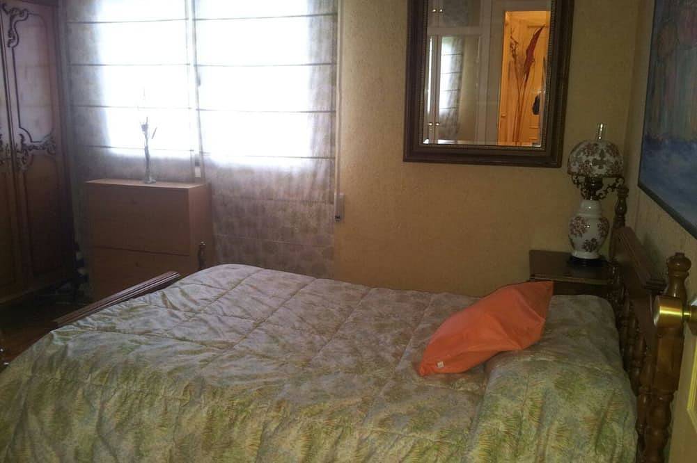 Apartamento entero, Precioso apartamento con vistas a las montañas y piscina. in Villafranca del Bierzo, Cordillera Cantábrica