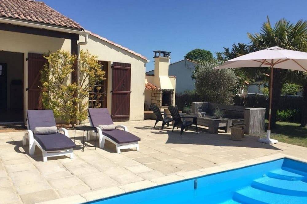 Villa for 6 near the sea with heated pool in Jard-sur-Mer, Vandea
