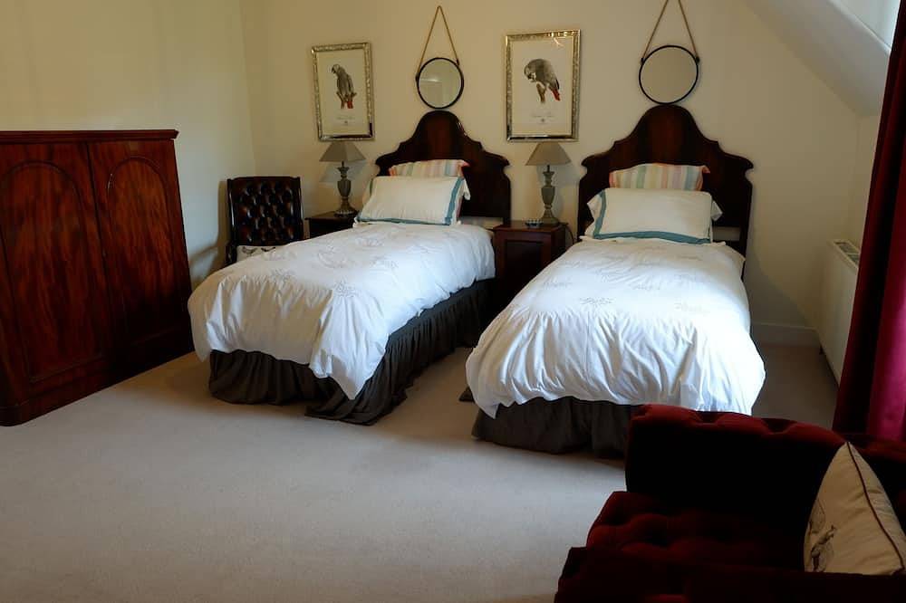 Entire apartment, Stay in a Castle: The Royal Apartment on Private Seaside Estate in Portpatrick, Dumfries and Galloway