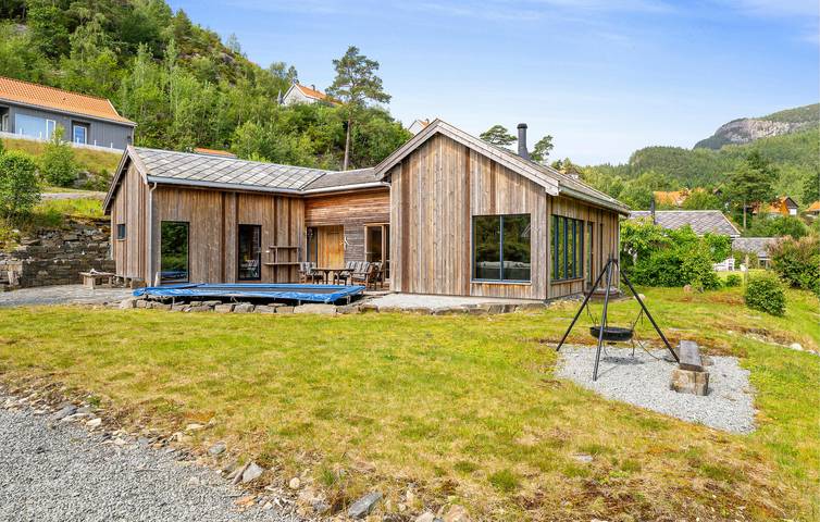 Ferienhaus für 12 Personen mit Terrasse in Hjelmeland