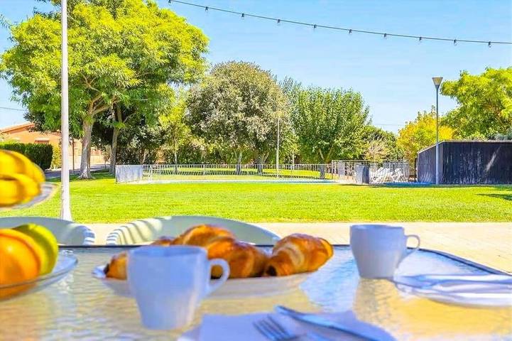 Casa rural para 9 personas, con jardín además de vistas y piscina en La Carlota - 2