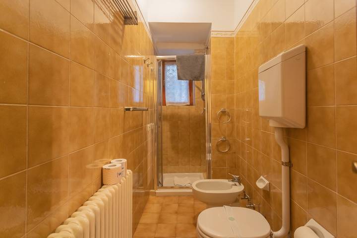 Ferienwohnung für 2 Personen, mit Balkon und Seeblick sowie Ausblick in Como - 4