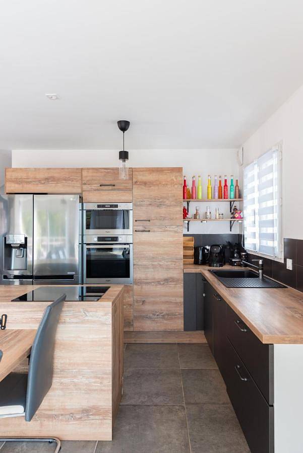 Location de vacances pour 10 personnes, avec terrasse ainsi que piscine et vue à Sainte-Anastasie-sur-Issole - 4