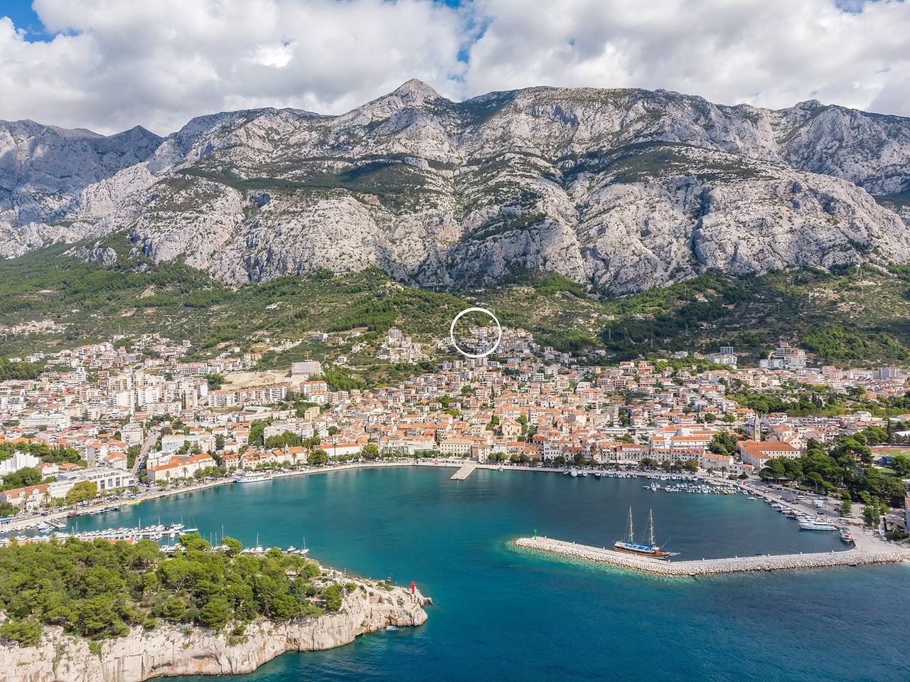 Seaview villa Lea 5-bedroom villa with heated pool and amazing views of the city and sea in Makarska, Makarska Riviera