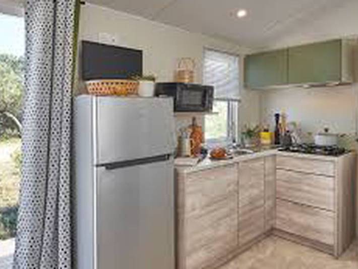 Camping für 4 Personen, mit Terrasse und Pool in Hyeres - 2