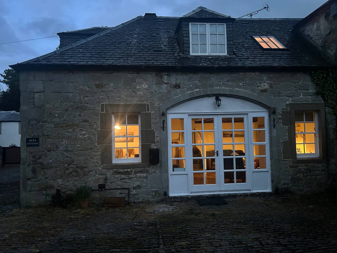 Cosy Cottage on Secluded Private Estate in Firth Of Clyde