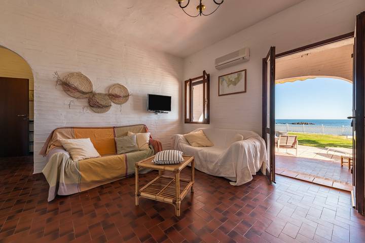 Ganze Wohnung, Ferienwohnung "Casa Nicole" in Meeresnähe mit Terrasse und gemeinschaftlich genutztem Garten in Spiaggia di Porto Columbu, Sarroch