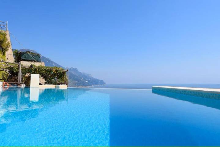 Villa per 10 persone, con piscina e panorama nonché giardino, con animali domestici - 1