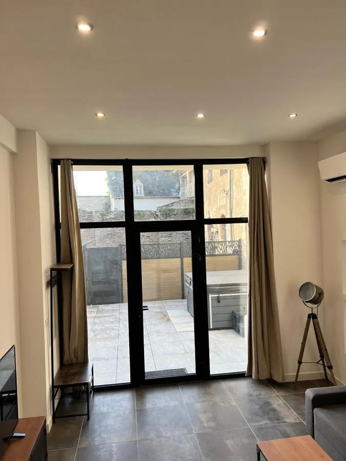 Casa de vacaciones para 4 personas, con terraza además de jardín y jacuzzi - 1