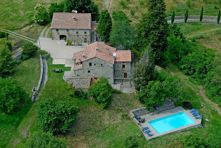 Casa vacanza per 14 persone, con Terrazza e Giardino nonché Piscina e Vista lago a Caprese Michelangelo