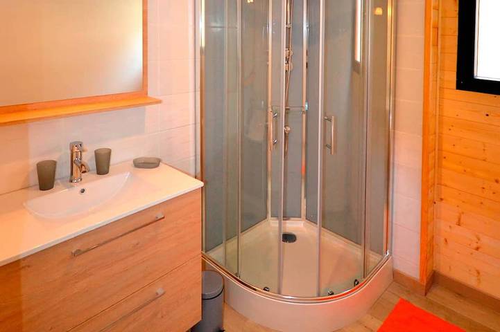 Gîte pour 5 personnes, avec terrasse ainsi que piscine et jardin à Camélas - 3