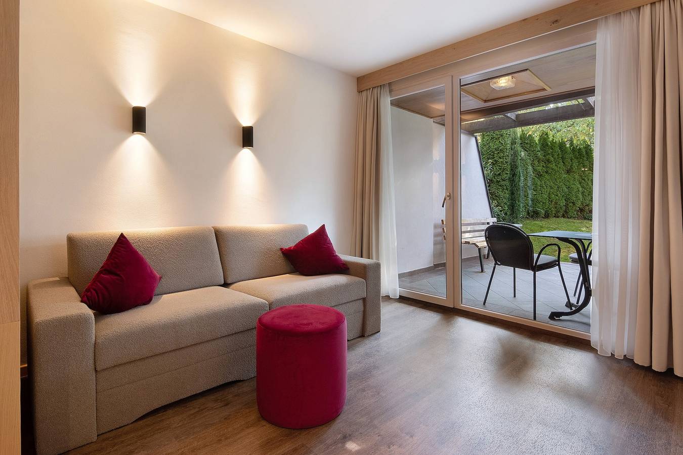 Ganze Wohnung, Ferienwohnung im Hotel and Residences Theresia mit Bergblick und privater Terrasse in Stubaier Alpen, St. Leonhard in Passeier
