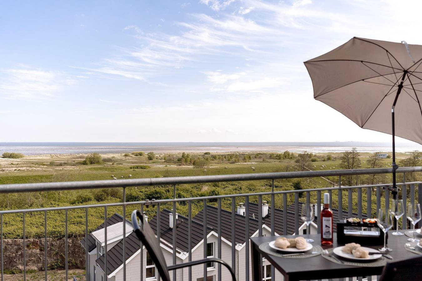 Ganze Wohnung, Traumferienwohnung mit einem atemberaubenden Meeresblick und privater Sauna in Schillig Strand, Wangerland
