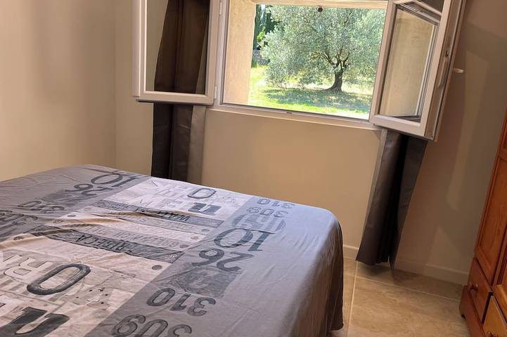 Location de vacances pour 6 personnes, avec terrasse et jardin, animaux acceptés à Ceyreste - 3