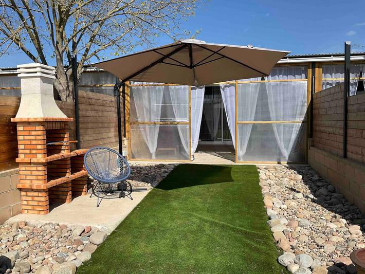 Hel lejlighed, Can Padrosa Mini Loft 3 – Modern Retreat with Shared Pool Near Costa Brava in Riumors, Upper Empordà