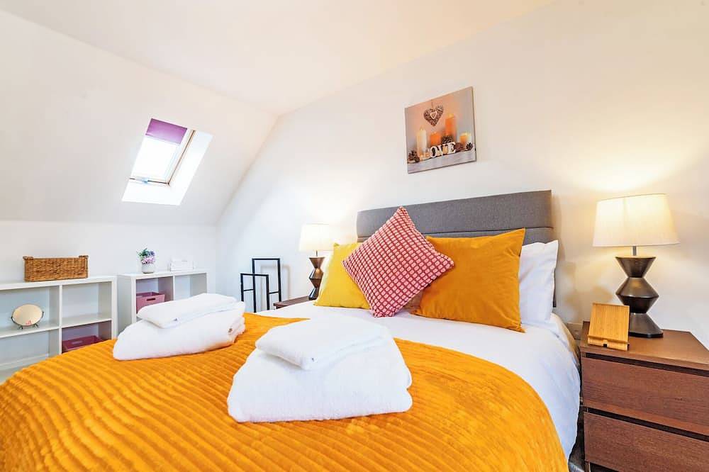 Clean & Cozy | Work, Relax & Stay | Fully Equipped + Smart Lock + 2 Parking in Aylesford, Kent