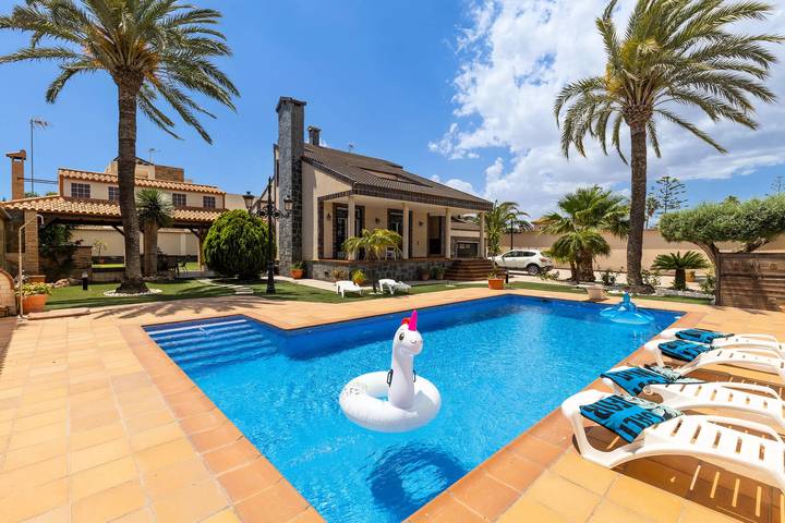 Chalet para 14 personas, con piscina y jardín - 1