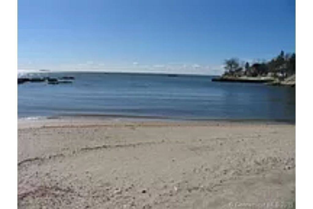 Charming Beach House 2 Br, 1.5 Bth with waterfront ocean views. in Guilford, Connecticut