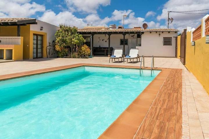 Chalet para 6 personas, con Terraza y Jardín además de Piscina y Vistas en Tuineje