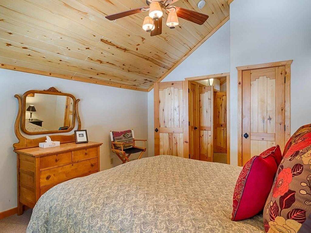 Great house two miles to the ski lift and closer yet to the golf course. in Angel Fire, Colfax County