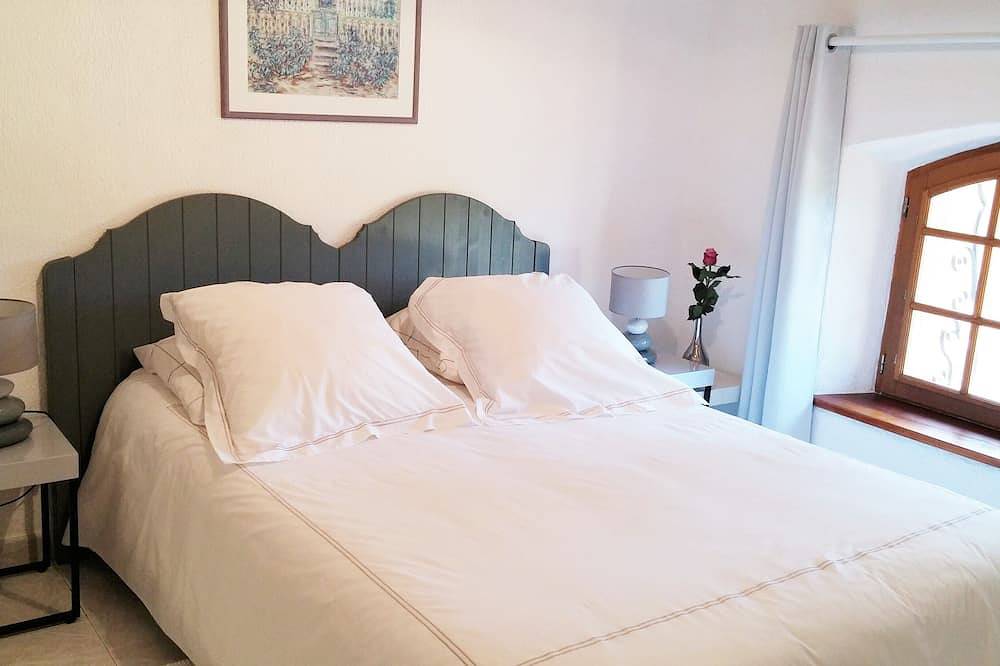 Klein karaktervol huis met tuin in de Provence / Côte d'Azur op 6 km van de zee in La Cadière-d'Azur, Toulon regio