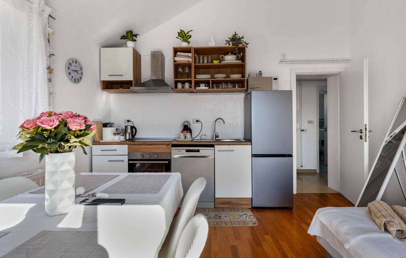 Entire holiday apartment, Sea View Apartment with Terrace, Wi-Fi, and Parking - 1.5km to Beach in Sibenik, Šibenik-Knin