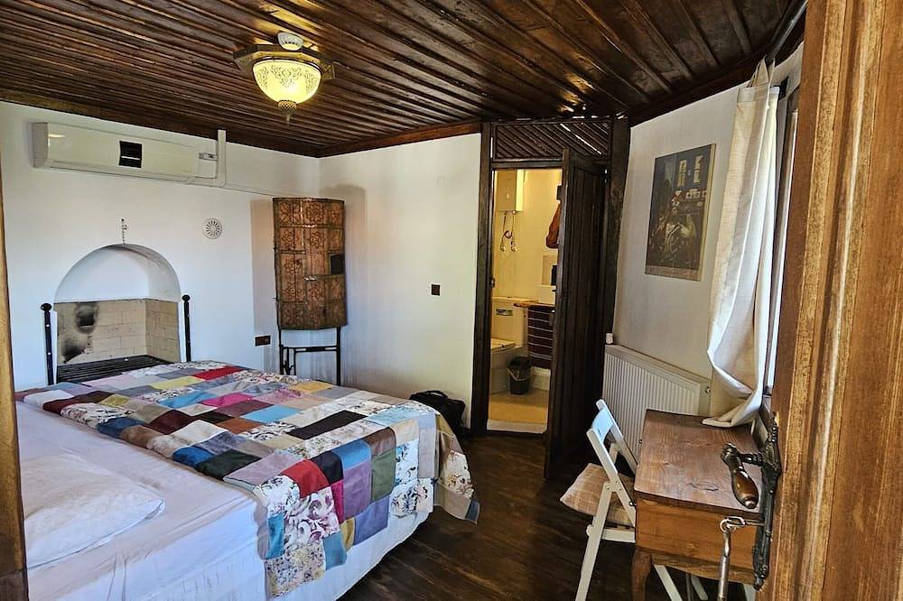 Birgi Mai Siyah Konak; Osmanlı döneminden kalma bağımsız girişli evler. in Provinz Izmir