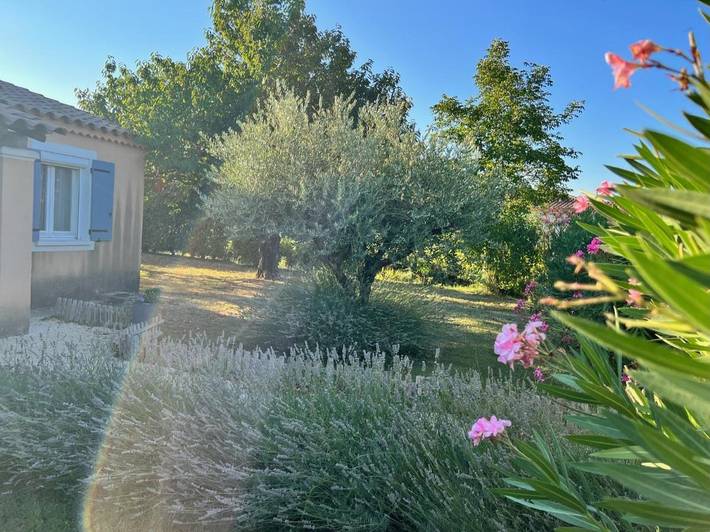 Location de vacances pour 6 personnes, avec jardin à Camaret-sur-Aigues - 3