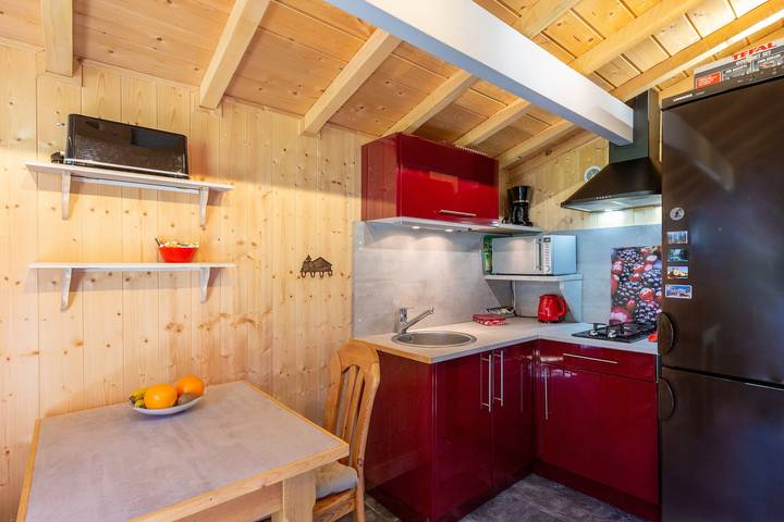 Chalet "Sauvage" avec vue sur les montagnes, terrasse privée et Wi-Fi. in La Sambuy-Seythenex, Seythenex