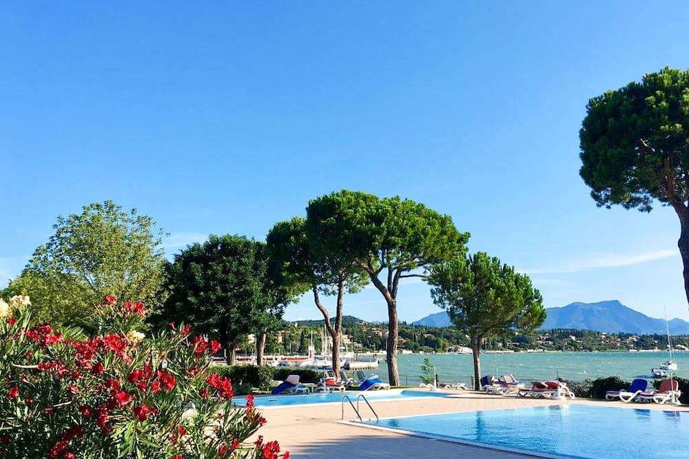 Schönes  Ferienhaus für 4 Personen mit  W-Lan, Klimaanlage, Pool, Tv und Terrasse in Padenghe sul Garda, Gardasee-Berge