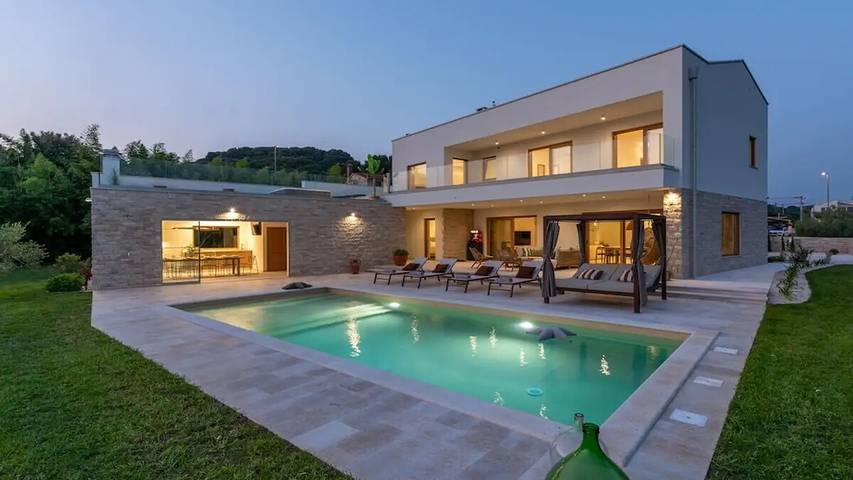 Villa für 11 Personen, mit Terrasse und Garten sowie Pool in Vrsar