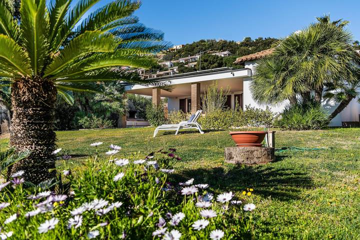 Villa pour 6 personnes, avec jardin, animaux acceptés à Costa Rei - 2