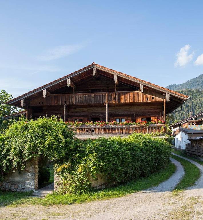 Ferienhaus für 9 Personen, mit Balkon und Terrasse sowie Garten und Ausblick in Oberwössen