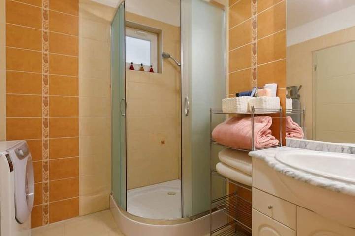 Ganze Wohnung, Rosalia in Balatonőszöd, Plattensee Südufer