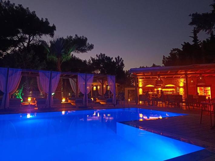 Hôtel pour 2 personnes, avec vue ainsi que piscine et jardin, animaux acceptés