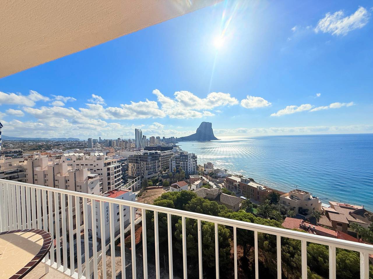 Apartamento entero, Apartamento 'La Perla: Vistas al Mar, 3 Dormitorios, Piscina y Wi-Fi' in Calpe Casco Antiguo, Calpe