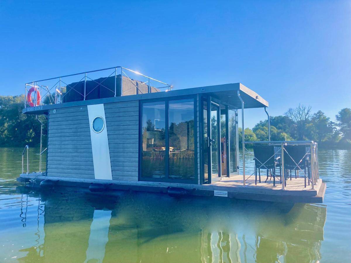 Hausboot - Schwimmende feststehende Ferienwohnung direkt auf der Havel mit Weitblick aufs Wasser in Ketzin, Havelland